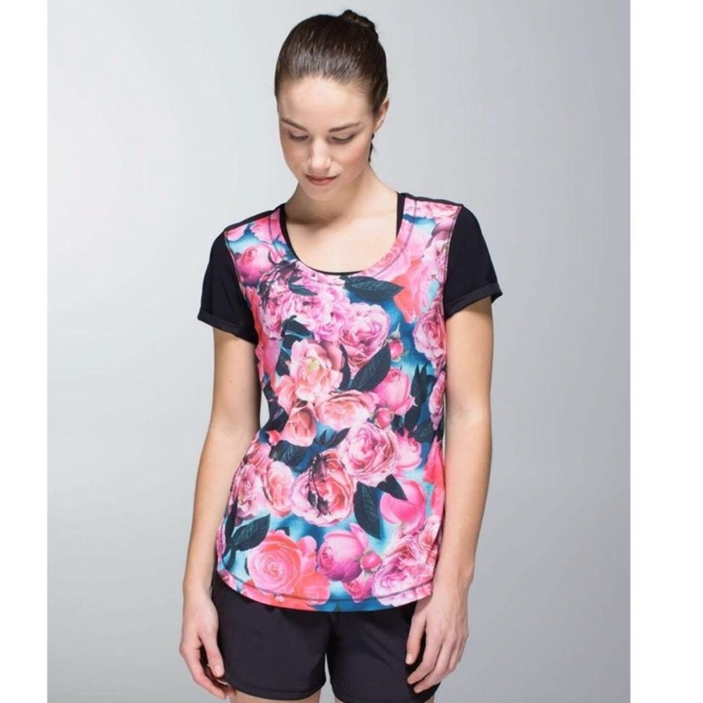 Lululemon Lighten Up Top in Secret Garden